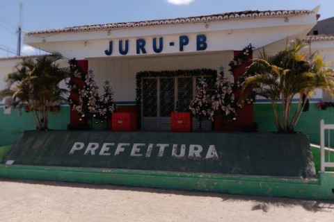 "A antecipação do décimo-terceiro salário é uma forma de valorizar os servidores públicos do município", afirmou a prefeita Solange Félix